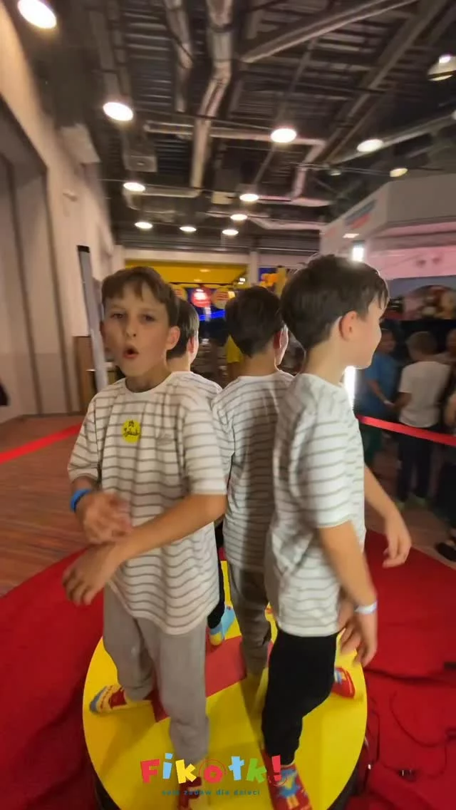 100 lat moi ukochani 
11 lat temu przynieśliście nam tyle szczęścia ❤️❤️❤️